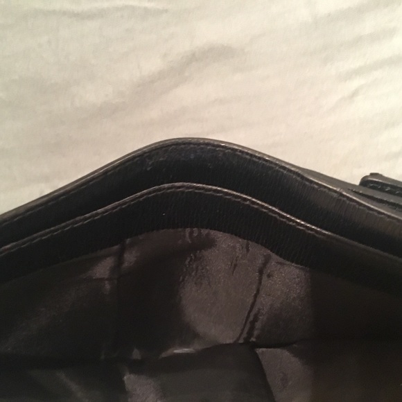 GUCCI WALLET IN GOOD PRE-LOVED CONDITION ๐ฅ๐ฅ๐ฅ๐๐ค๐ฎ๐น๐ฎ๐น๐ฎ๐น๐ฎ๐น - Picture 2 of 12